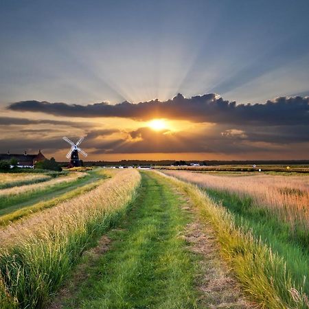 Superb Stokesby Barn Apartment - Norfolk Broads & Norwich Buitenkant foto