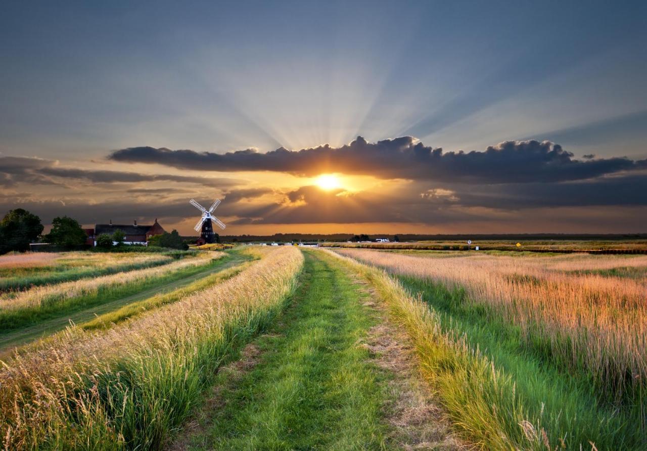 Superb Stokesby Barn Apartment - Norfolk Broads & Norwich Buitenkant foto